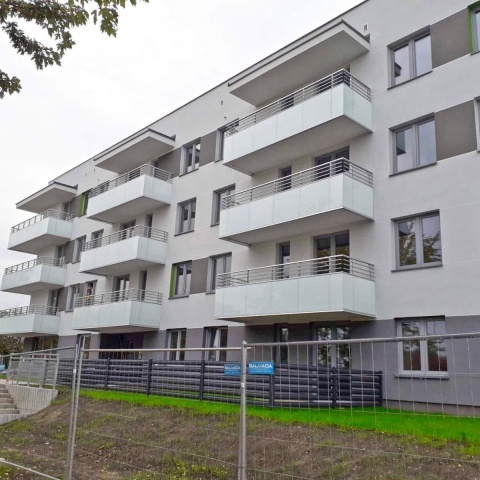 Безкаркасні каркасні системи для балконних огороджень, виробник Польща